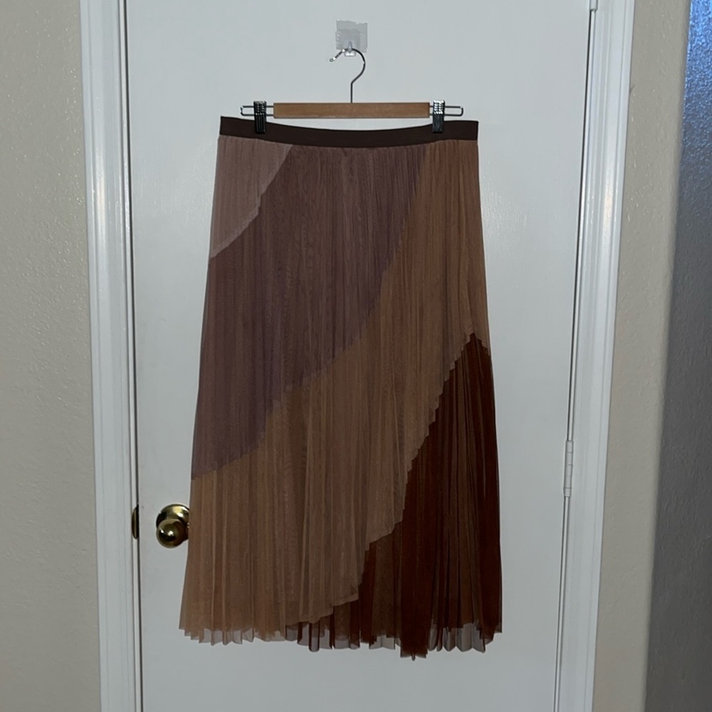 Various brown/tan block color super soft 3 layer pleated skirt
